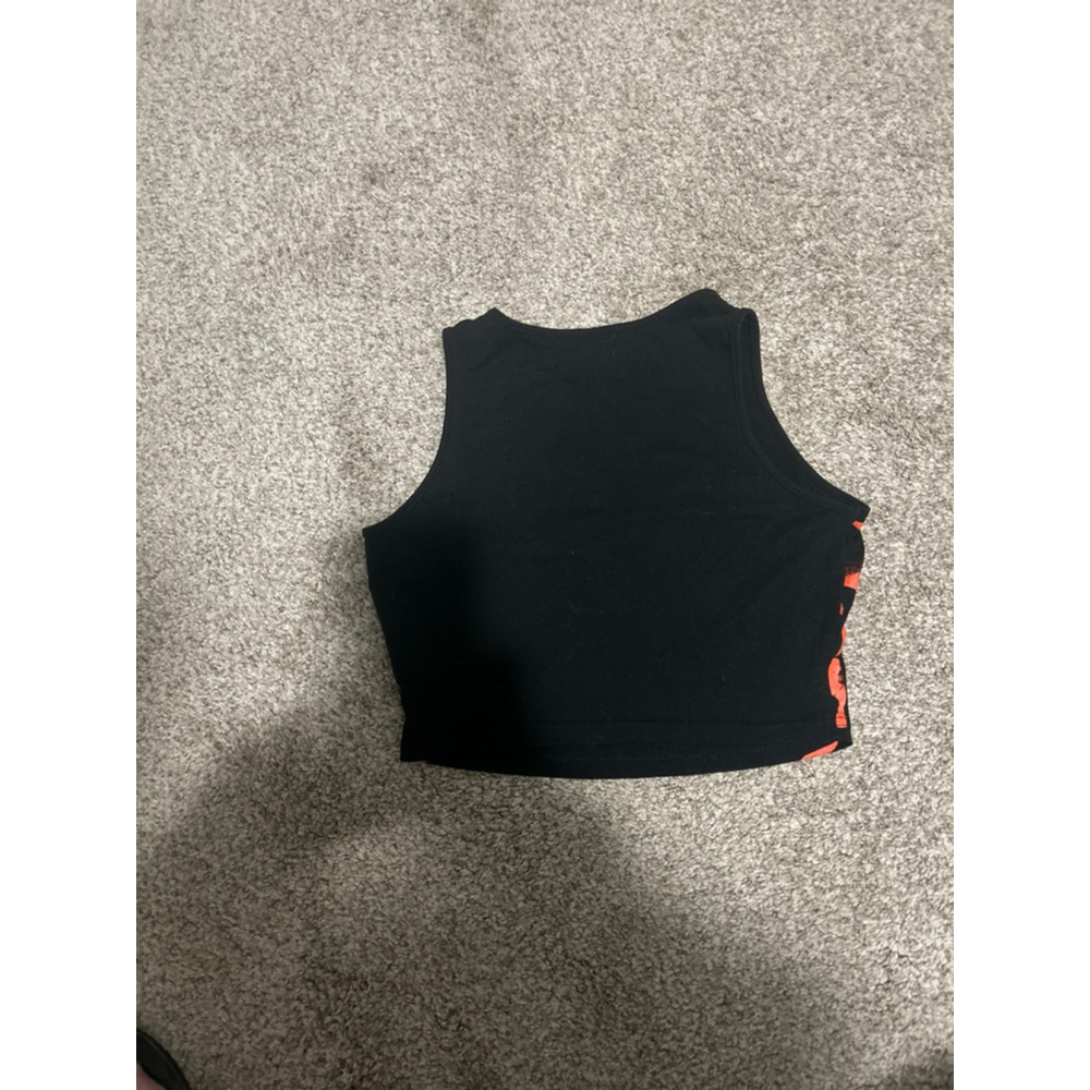 Women's SHEIN Crop Top Size M Black Red Graphic Print Sleeveless
232 - Picture 6 of 6